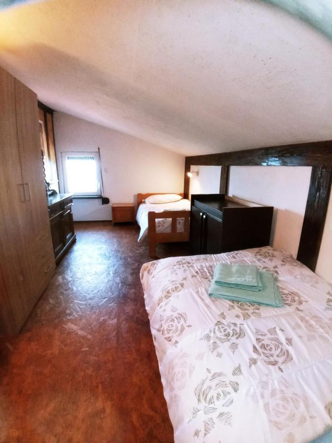 Apartments Pomjan Pogled Na Gore Kültér fotó